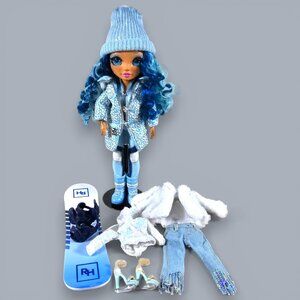 MGA Entertainment Rainbow High Skyler Bradshaw Winter Break Doll Snowboard 10.5"